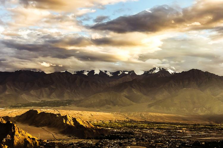 Dillí – Leh = téměř vyhlídkový let nad Himálají