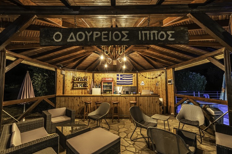 13-Řecko-Thassos-Achillion-bar