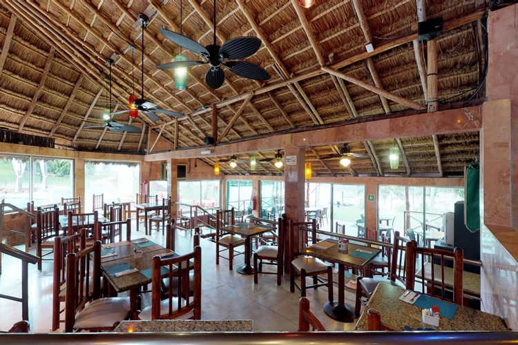 Mexiko-Hotel Dos Playas Faranda-Iguanas restaurant