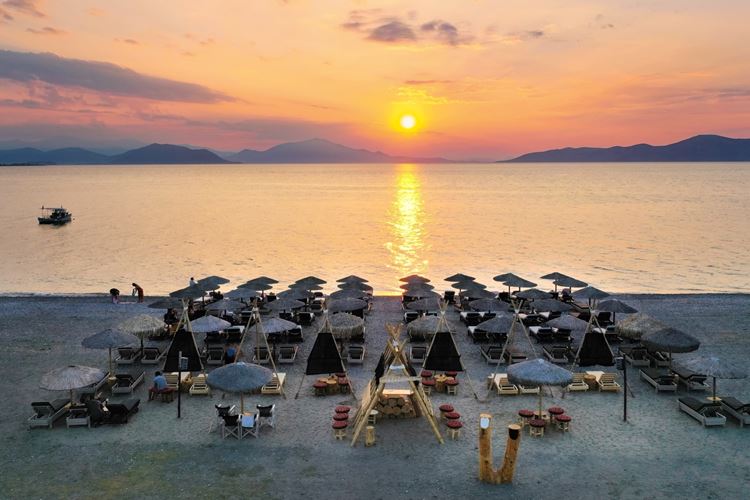 Řecko-ostrov-Evia-letovisko Pefki-hotel Galini-západ slunce na pláži