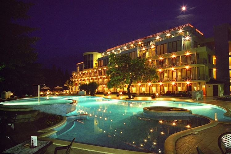 Bulharsko-Svatý-Konstantin-a-Helena-Hotel Koral-večerní pohled