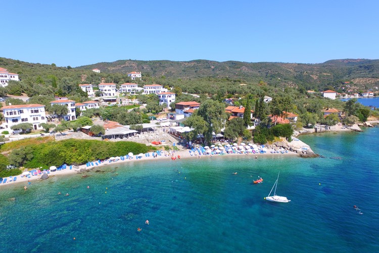 26-Řecko-Thesalie-Chorto Pelion-Leda Village Resort-pláž