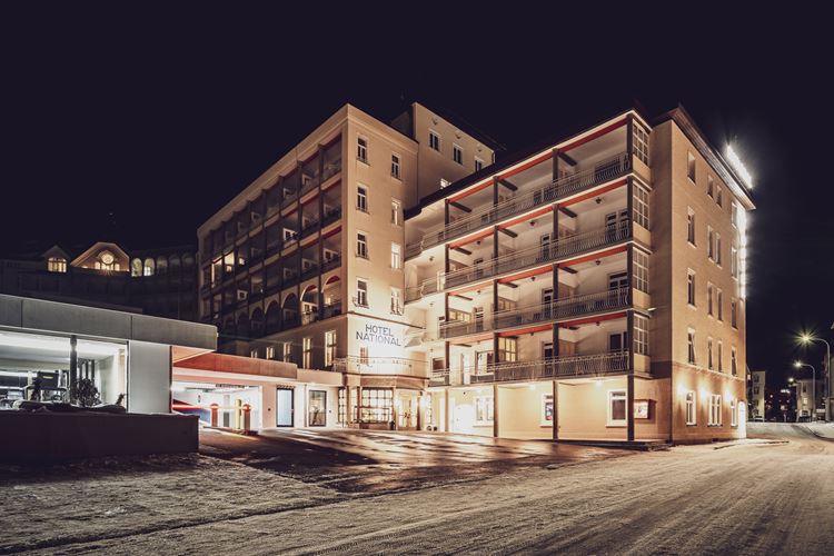 Švýcarsko-Davos-Hotel National-večerní pohled