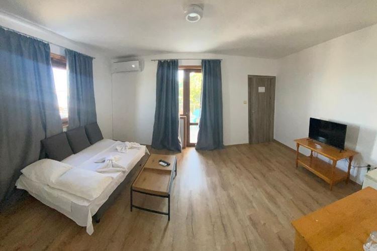 Bulharsko-Kranevo-hotel Palma beach-apartmán-obývací pokoj