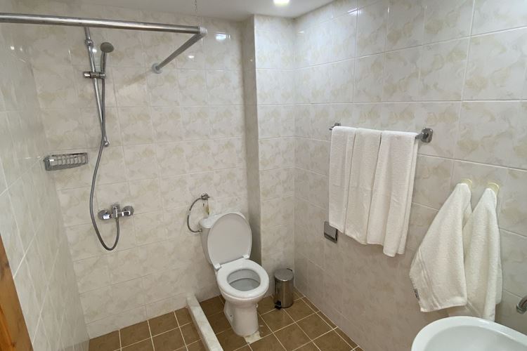 Bulharsko-Kranevo-hotel Palma beach-koupelna a WC