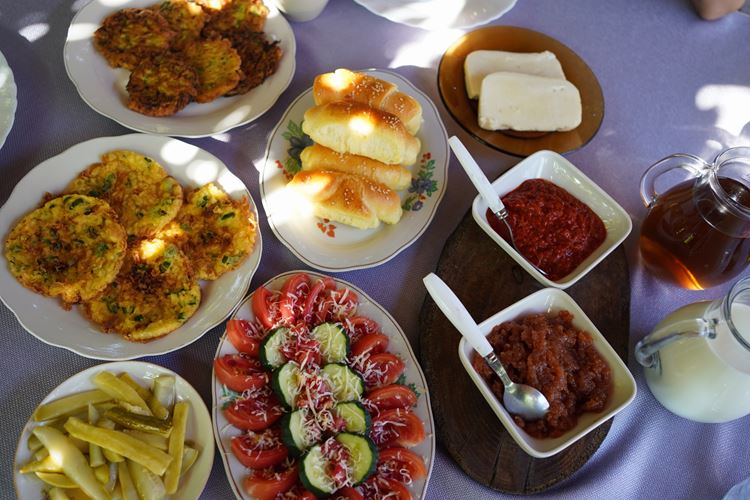 Poznávací zájezd-Albánie-Tradiční albánská snídaně