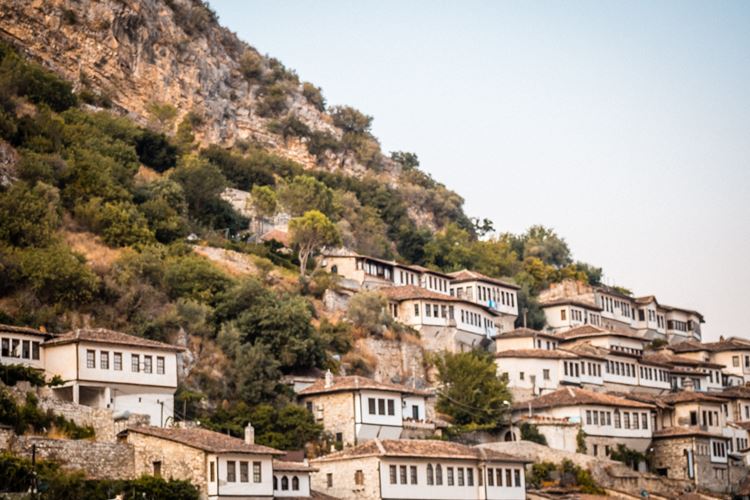 Město tisíce oken – Berat – Appolonia (obojí UNESCO)