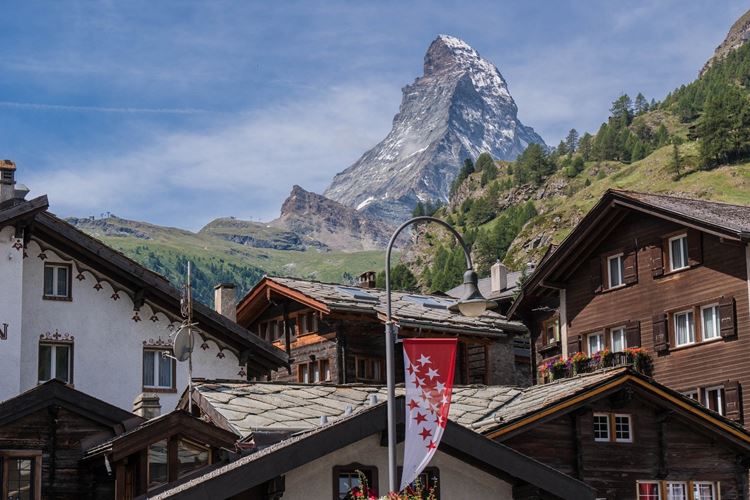 Švýcarsko-poznávací zájezd-Švýcarské velehory vlakem-Zermatt-fotka od ChiemSeherin-Pixabay