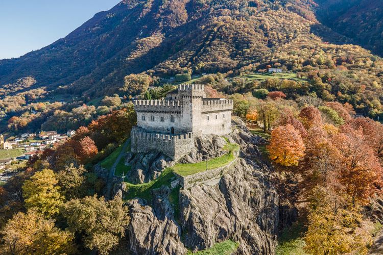 Poznávací zájezd-Švýcarsko-Pokušení exotické krajiny a jezer Ticina-Bellinzona