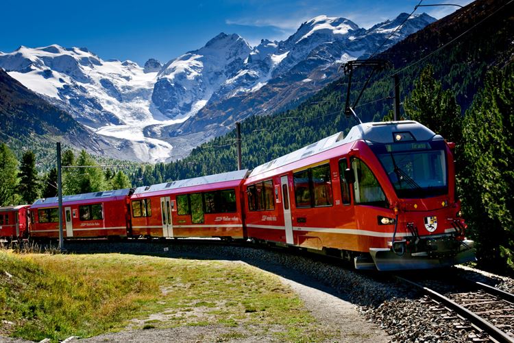 Průsmyk Bernina, jízda vlakem do 2253 metrů a trocha pěší turistiky