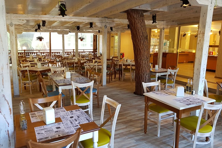 Bulharsko-Zlaté Písky-Tintyava Park Hotel-restaurace