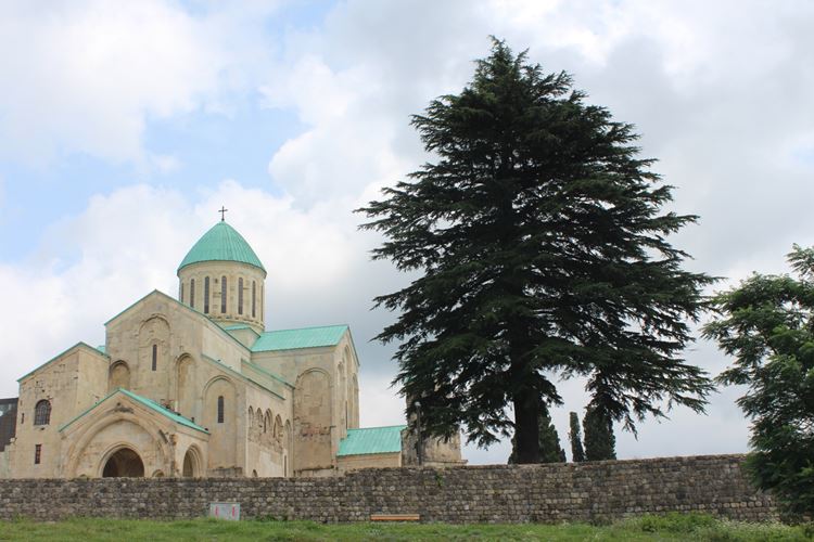 Gruzie-turistický zájezd-Kutaisi-katedrála Bagrati