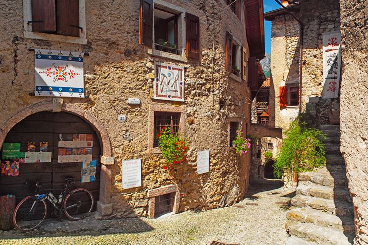 Itálie-gastroturistika-vesnice Canale di Tenno