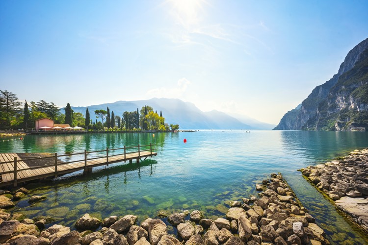 Itálie-Výprava za vínem a italskou gastronomií-jezero Riva del Garda