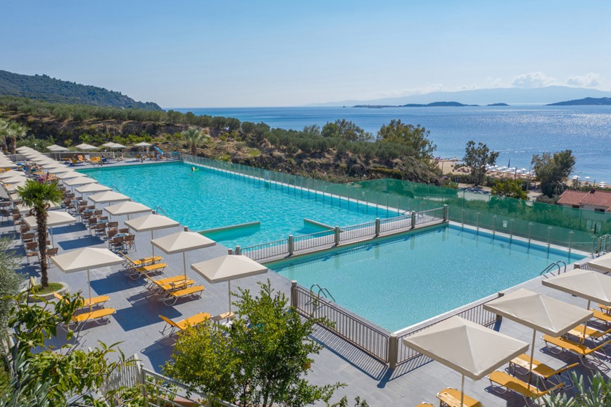 Řecko-Ouranopolis-hotel Akrathos-bazén u hotelu