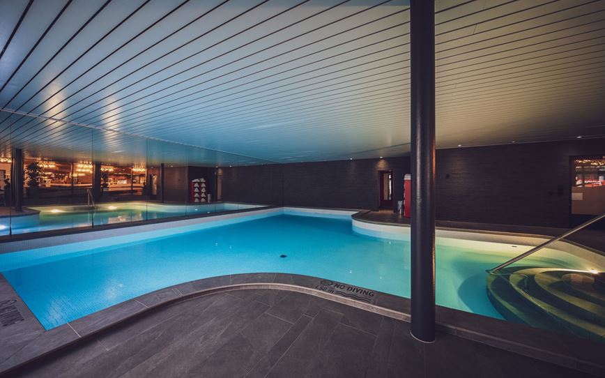 Švýcarsko-Davos-Club hotel-bazén