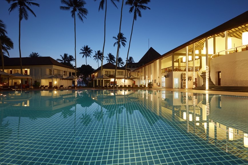 6-Sri Lanka-Dickwella-hotel Dickwella resort & SPA-bazén podvečer