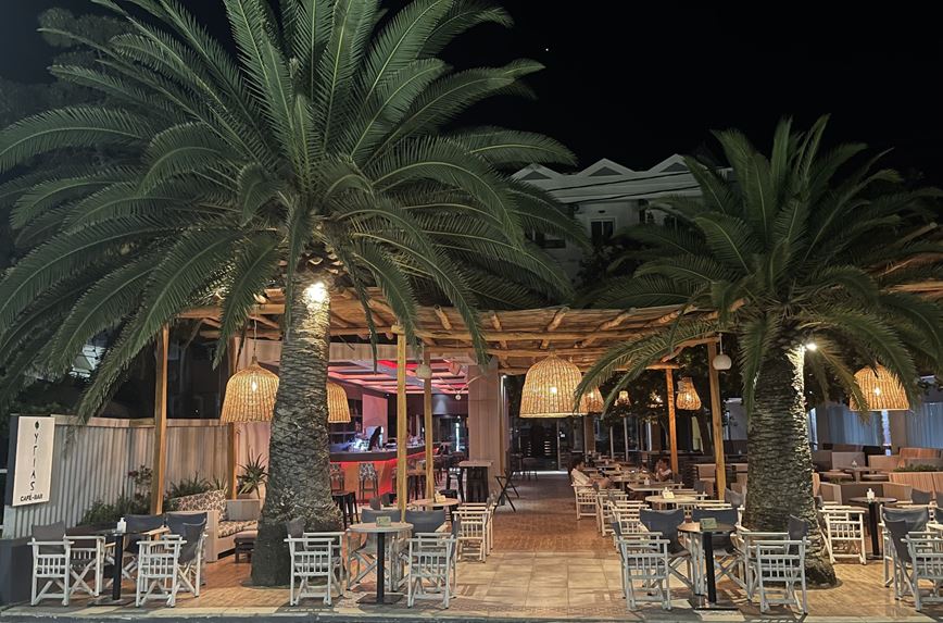 Řecko-ostrov-Evia-letovisko Pefki-hotel Galini-café bar večer