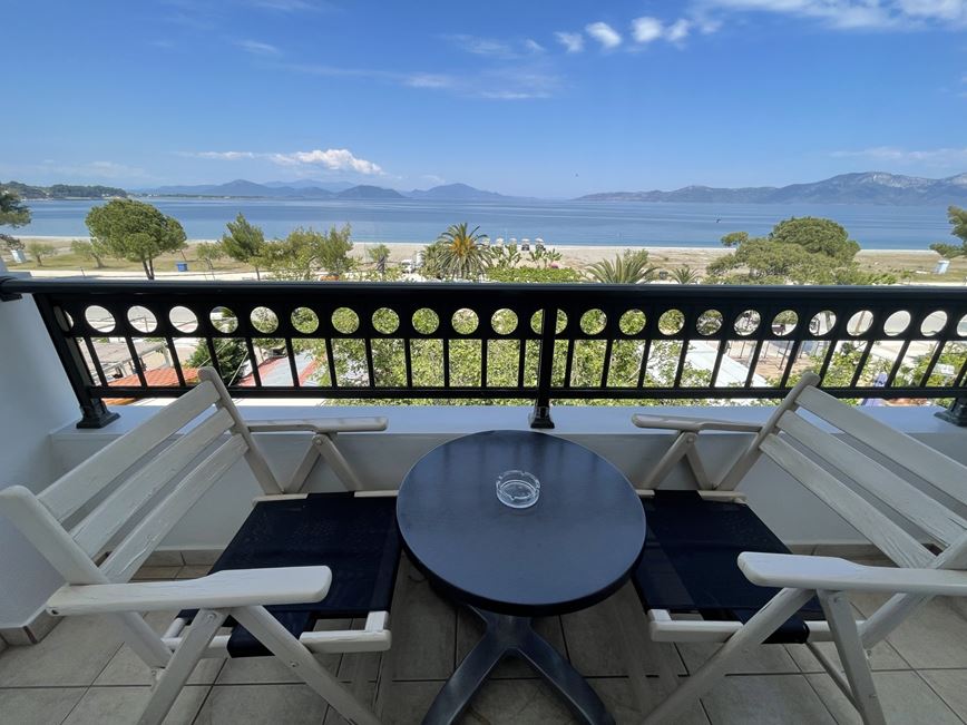 Řecko-ostrov Evia-letovisko Pefki-hotel Galini-dvoulůžkový pokoj s přistýlkou-výhled z balkonu