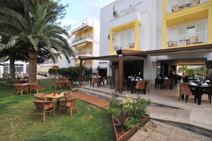 Řecko-Nees Pagases-Hotel Kalloni-zahrada