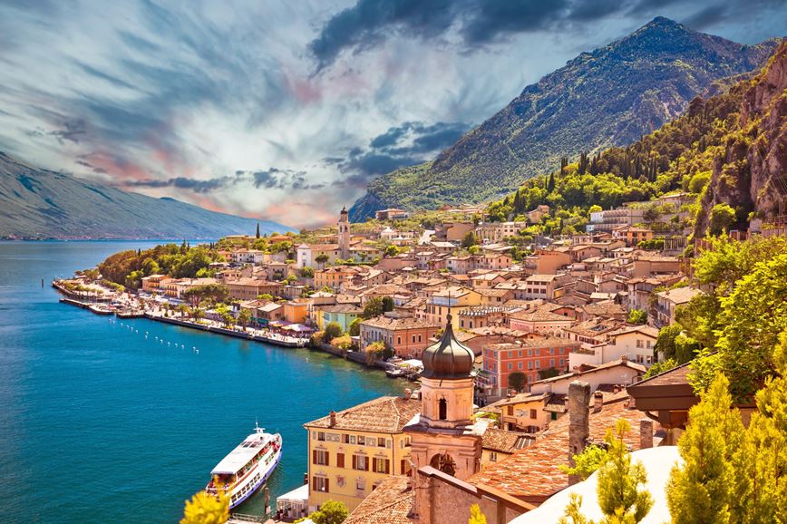 Itálie-gastroturistika-Limone sul Garda on Lago di Garda lake