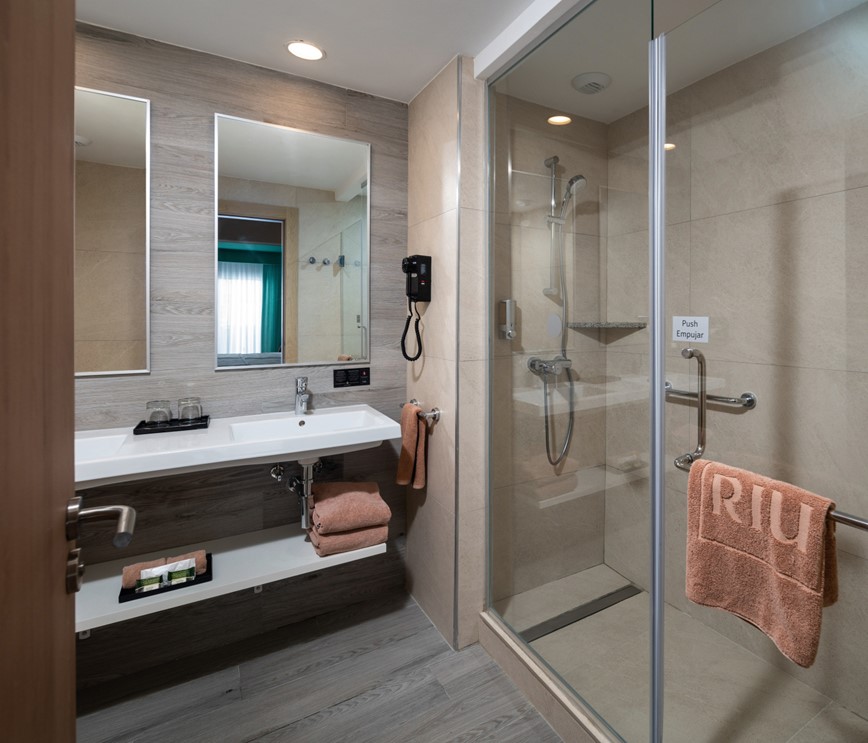Jamajka-Hotel-Riu-Ocho-Rios-Standard-double-room-bathroom