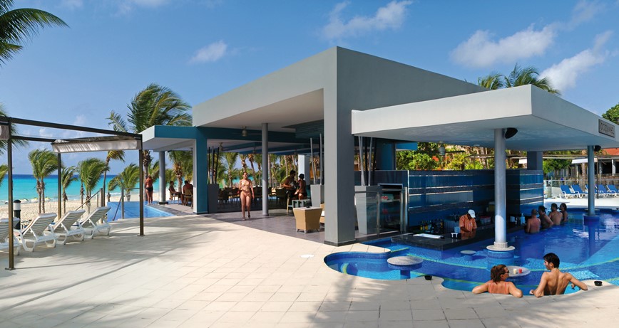 Mexiko-Hotel Riu Yucatan-bar u bazénu