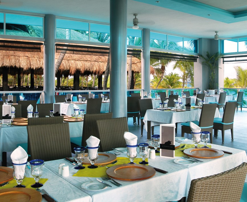 Mexiko-Hotel Riu Yucatan-steaková restaurace u bazénu