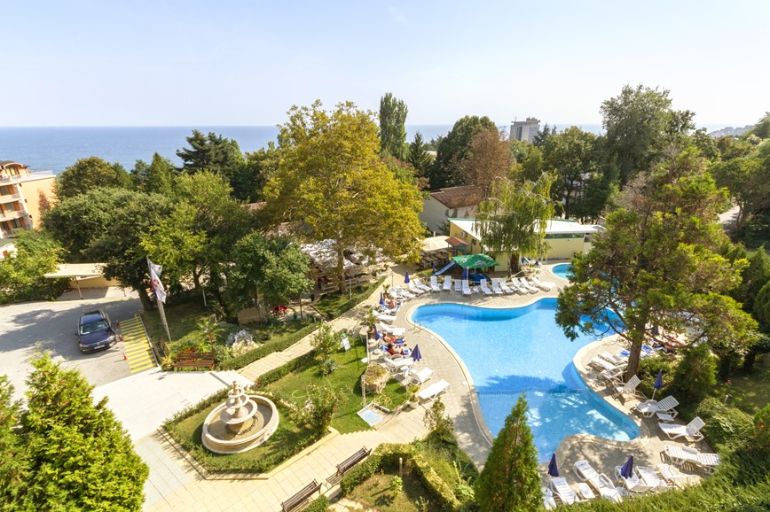 2_Bulharsko-Zlaté-písky-hotel-silver-bazén-zahrada-výhled