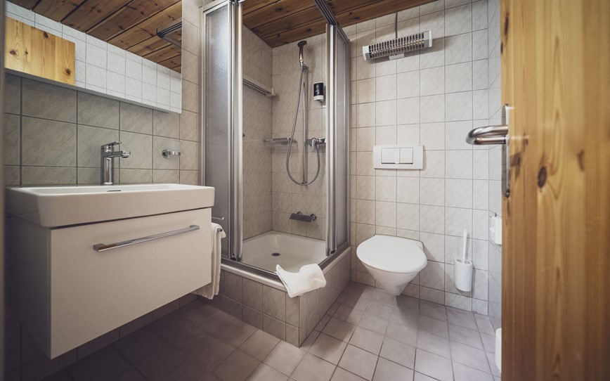 Švýcarsko-Davos-Hotel Strela-koupelna s WC