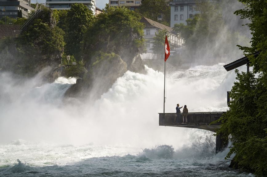 Poznávací zájezd-Švýcarsko-autobusem-město Lucern-Rýnské vodopády-detail