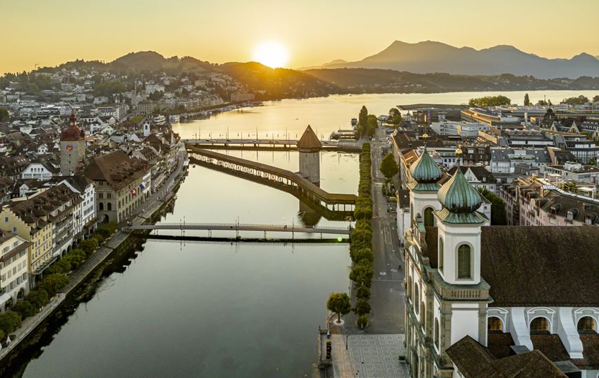 Poznávací zájezd-Švýcarsko-autobusem-město Lucern-západ slunce