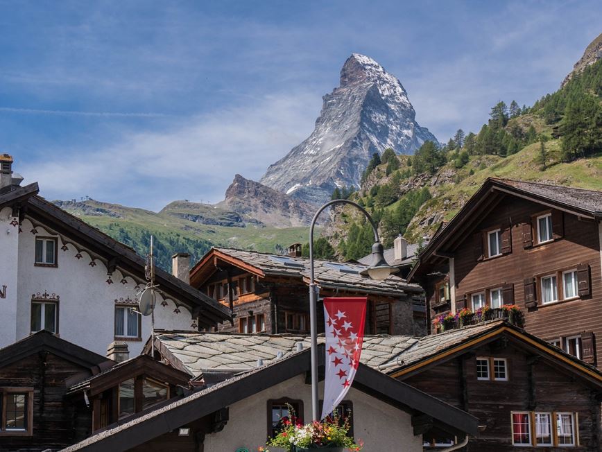 Švýcarsko-poznávací zájezd-Švýcarské velehory vlakem-Zermatt-fotka od ChiemSeherin-Pixabay