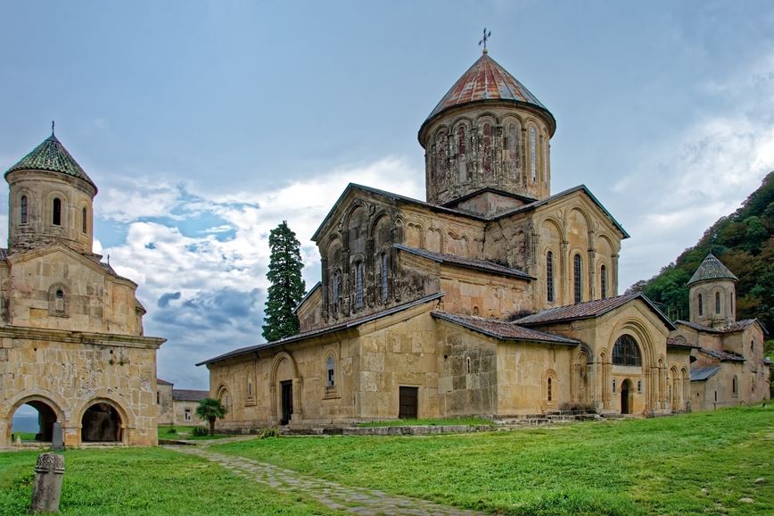 Gruzie-turistický zájezd-klášter Gelati-Fotka od Makalu z Pixabay