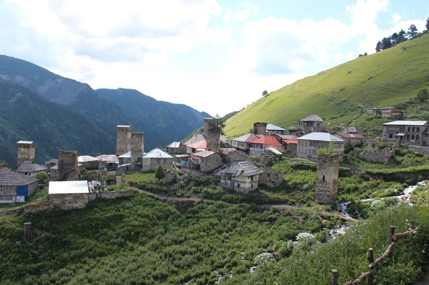 Gruzie-turistický zájezd-Svanetie-typická vesnice v oblasti