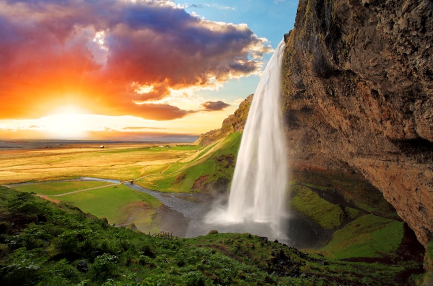 3-Island-poznávací zájezd-vodopád Seljalandsfoss