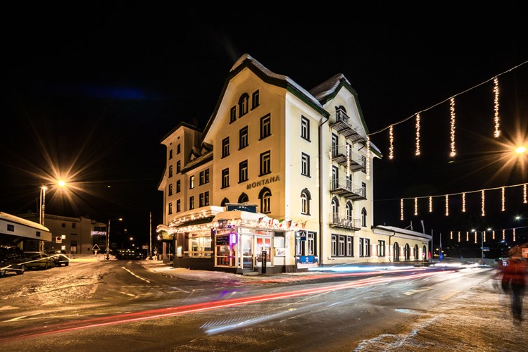 Švýcarsko-Davos-Hotel Montana-večerní pohled